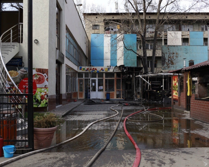 Пожар в  столовой «Каганат» в Алматы потушен