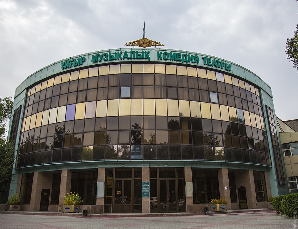 Назарбаев присвоил трем национальным театрам статус академических