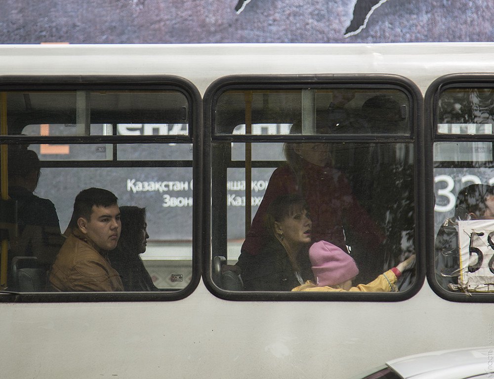 Исекешев обязал подчиненных несколько раз в неделю ездить на автобусах