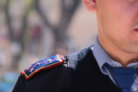 В Алматы водитель на полном ходу снес полицейский автомобиль – ДВД