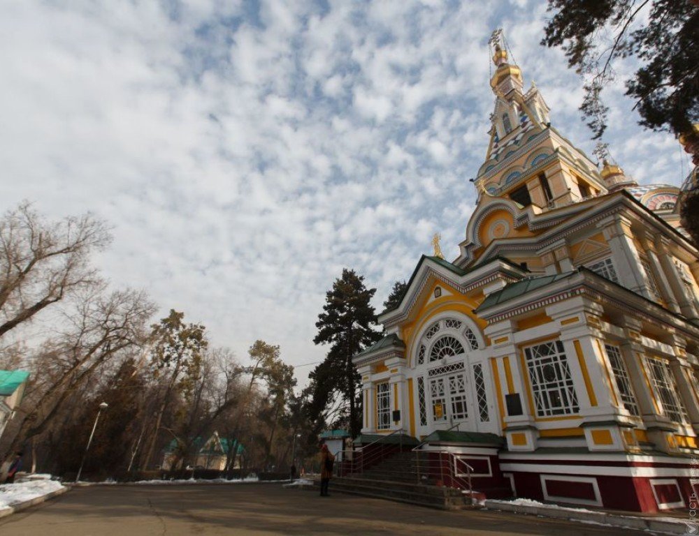  В Алматы задержан мужчина, закидавший камнями две церкви