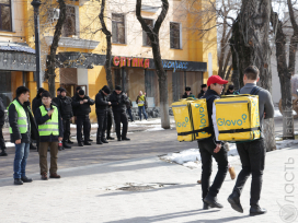 Алматинских курьеров задерживает полиция