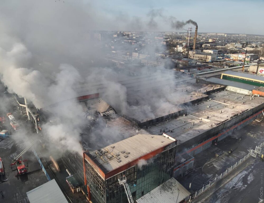 Более 200 предпринимателей пострадали от пожара на вещевом рынке «Акшын» в Семее 