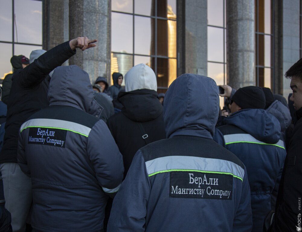 Уволенные нефтяники вернулись из Астаны в Жанаозен