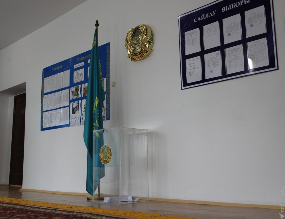 Баулар мен юбкалардағы порно видеоларды қараңыз