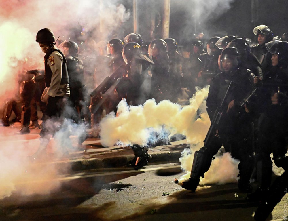 В Джакарте в столкновениях демонстрантов с полицией пострадали 200 человек