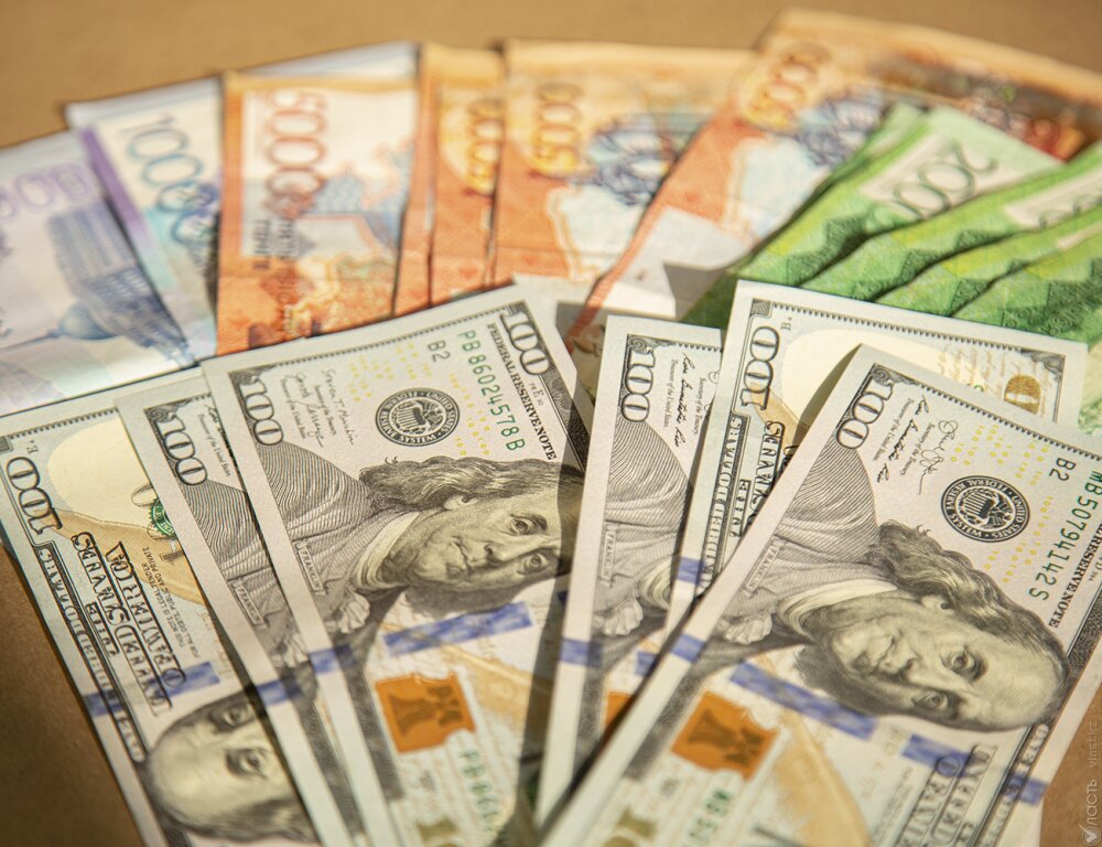 Доллар вырос на бирже до 517,7 тенге