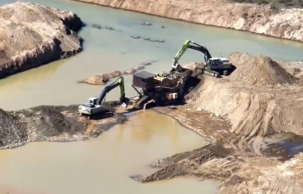 Замдиректора филиала «Правительства для граждан» в ВКО подозревается в незаконной добыче драгметаллов