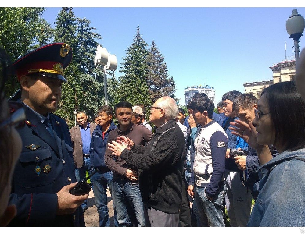 Полиция пресекла попытки собраться на митинги в регионах Казахстана