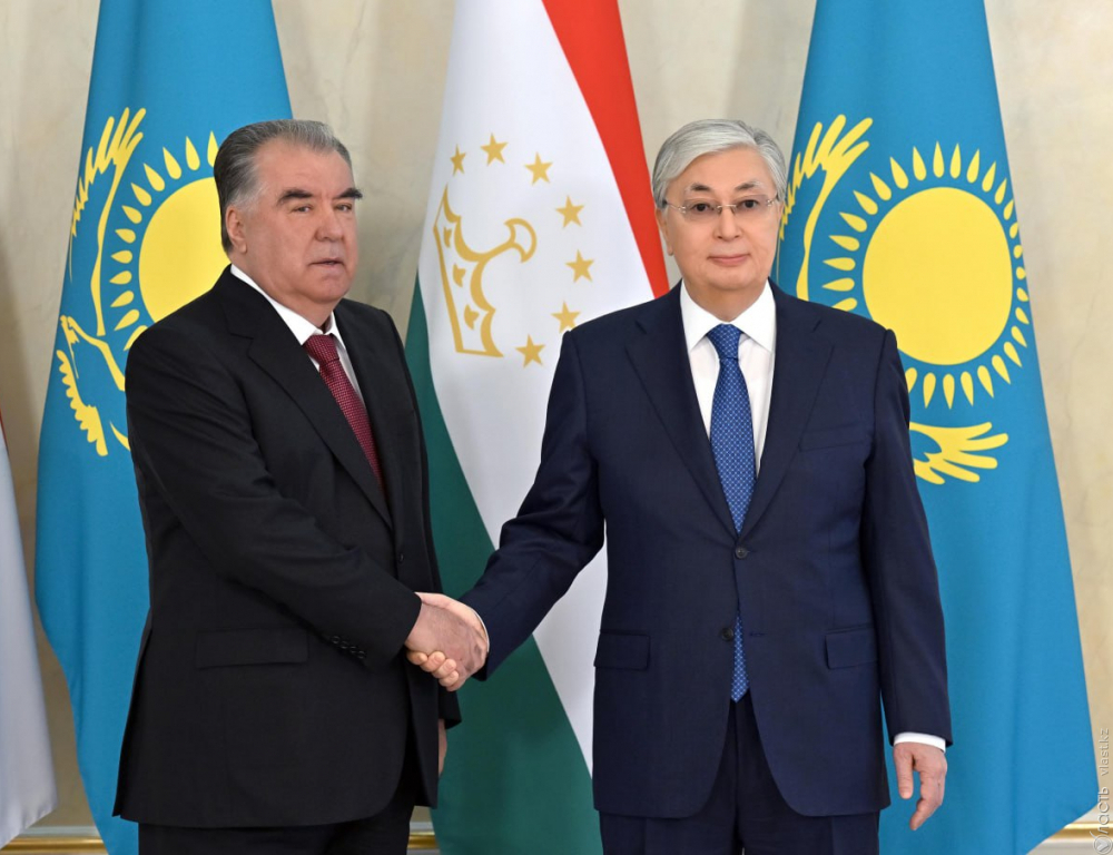 Президент Таджикистана посетит Казахстан с рабочим визитом