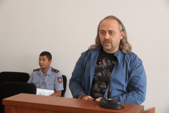 Суд Уральска оштрафовал украинского журналиста Александра Гороховского на 25 МРП