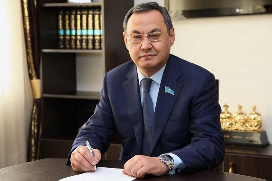 Полномочия сенатора Ахылбека Куришбаева прекращены досрочно