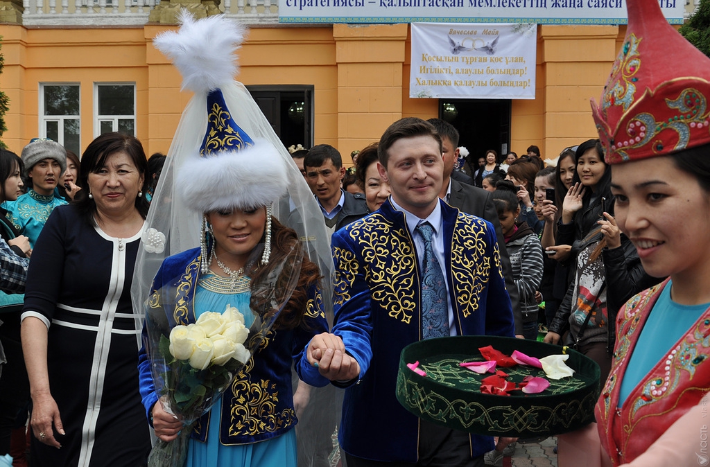 Майя Манеза вышла замуж по казахским обычаям 
