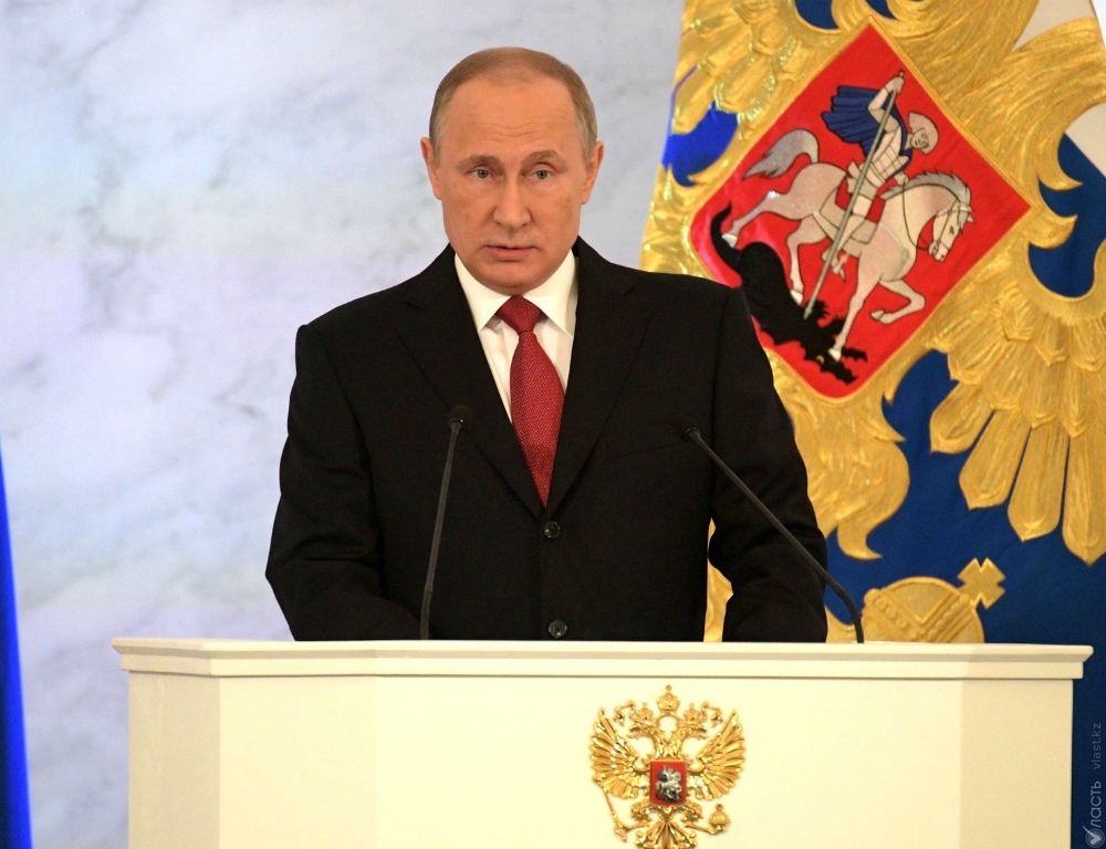 Кремль считает оскорбительной реплику ведущего Fox News, назвавшего Путина убийцей 