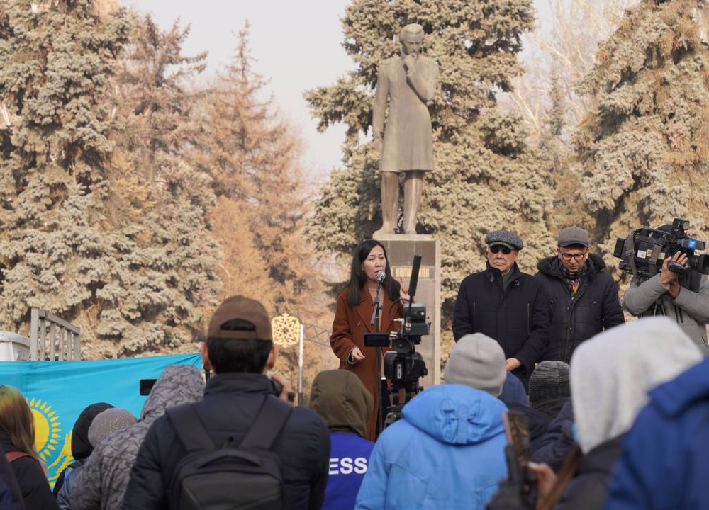 Журналистку и активистку Айгерим Тлеужан подозревают в организации беспорядков в аэропорту Алматы