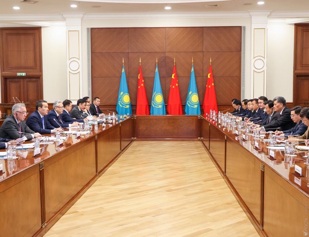 Смаилов призвал Китай ускорить выдачу казахстанским грузоперевозчикам виз для въезда в КНР