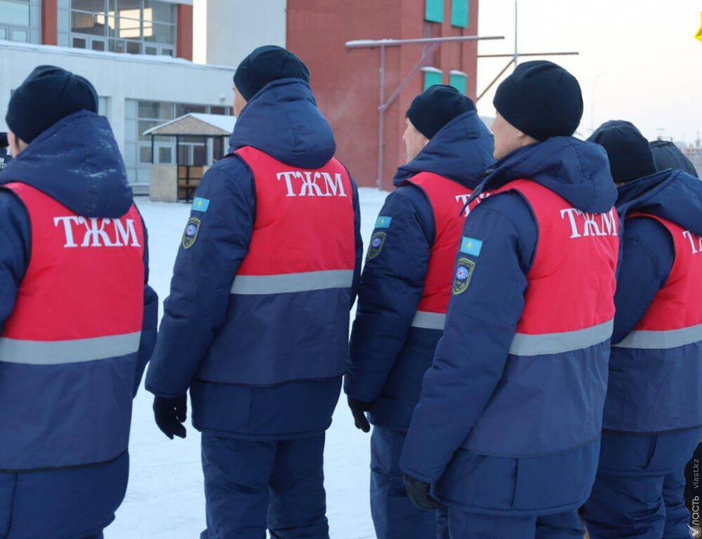 Два спасателя погибли при падении автобуса в воронку близ шахты в Павлодарской области  