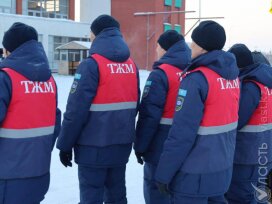 Два спасателя погибли при падении автобуса в воронку близ шахты в Павлодарской области  