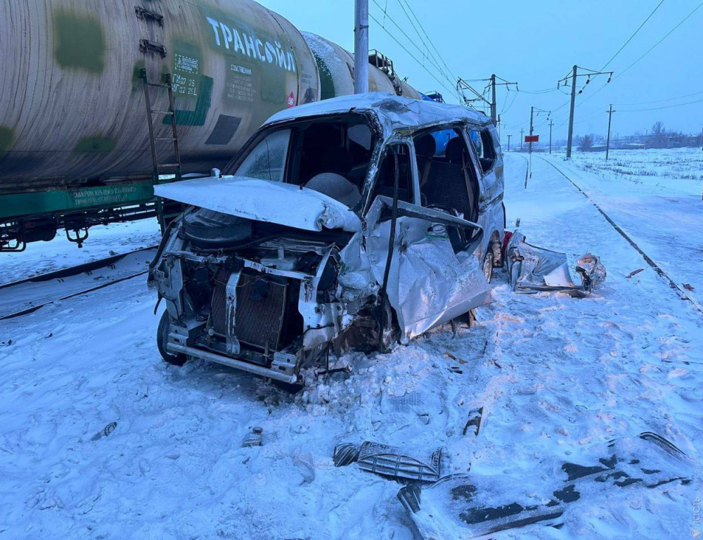 В Акмолинской области в ДТП на железнодорожном переезде погибли три человека