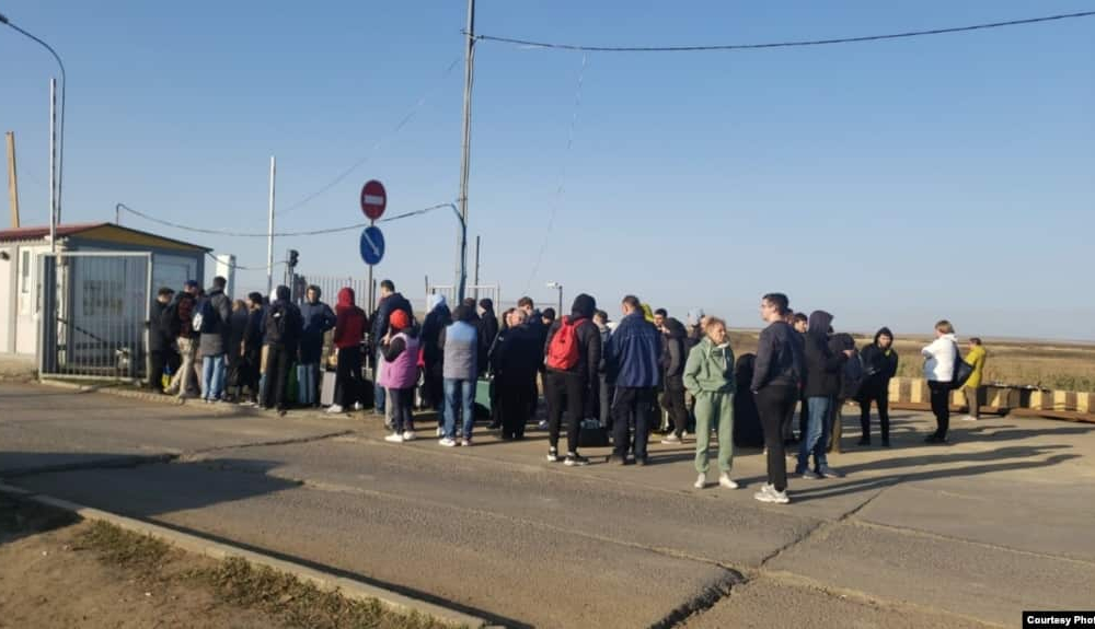 Транзитом через Казахстан в другие страны выехали около 40 тыс. граждан России – МВД