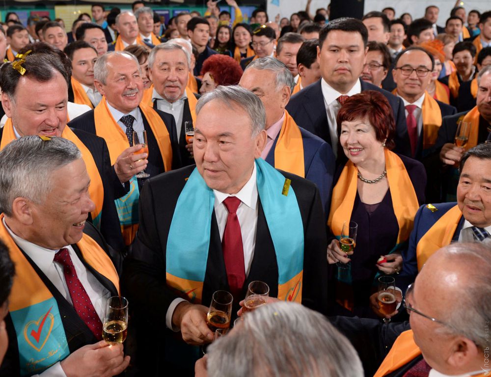 Назарбаев обещает верно служить своему народу