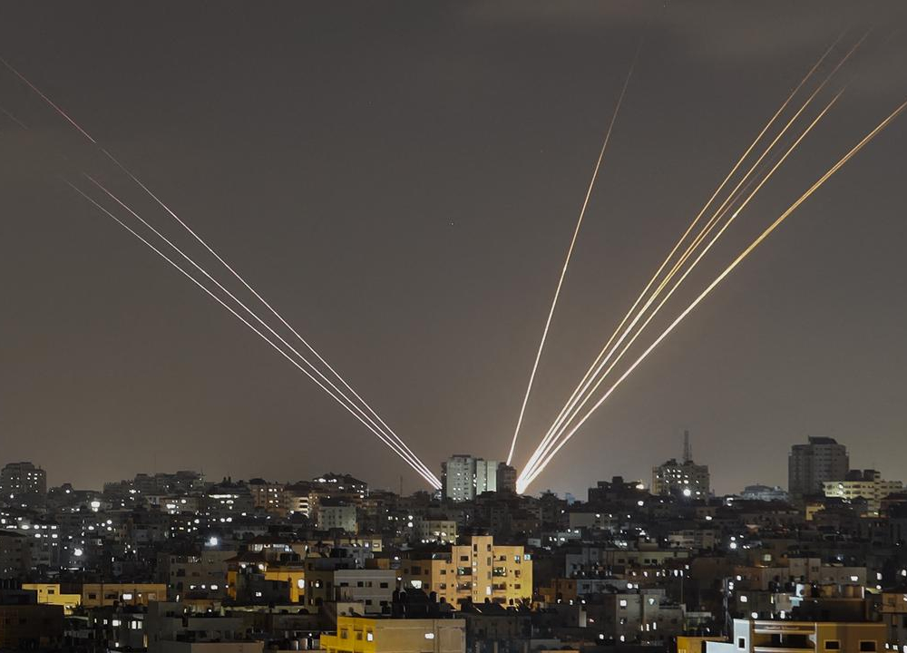 Иран выпустил по Израилю сотни ракет и дронов 