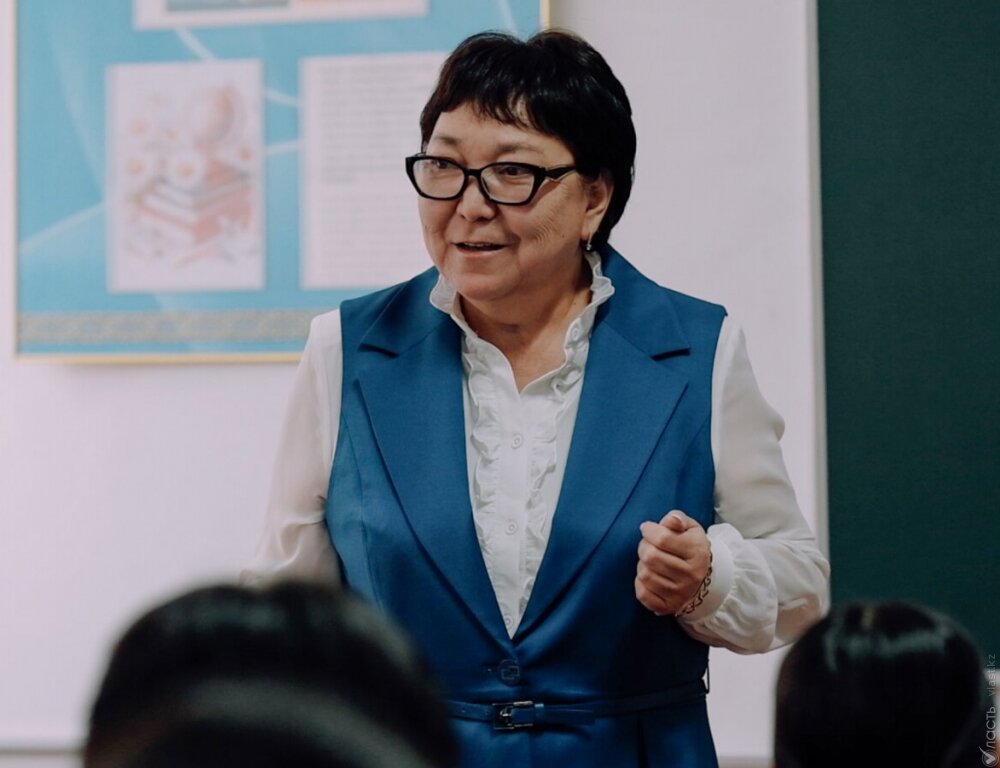 Ретро порно оргия фильмдерін қараңыз Жас кеудесі бар қыздар порно фото