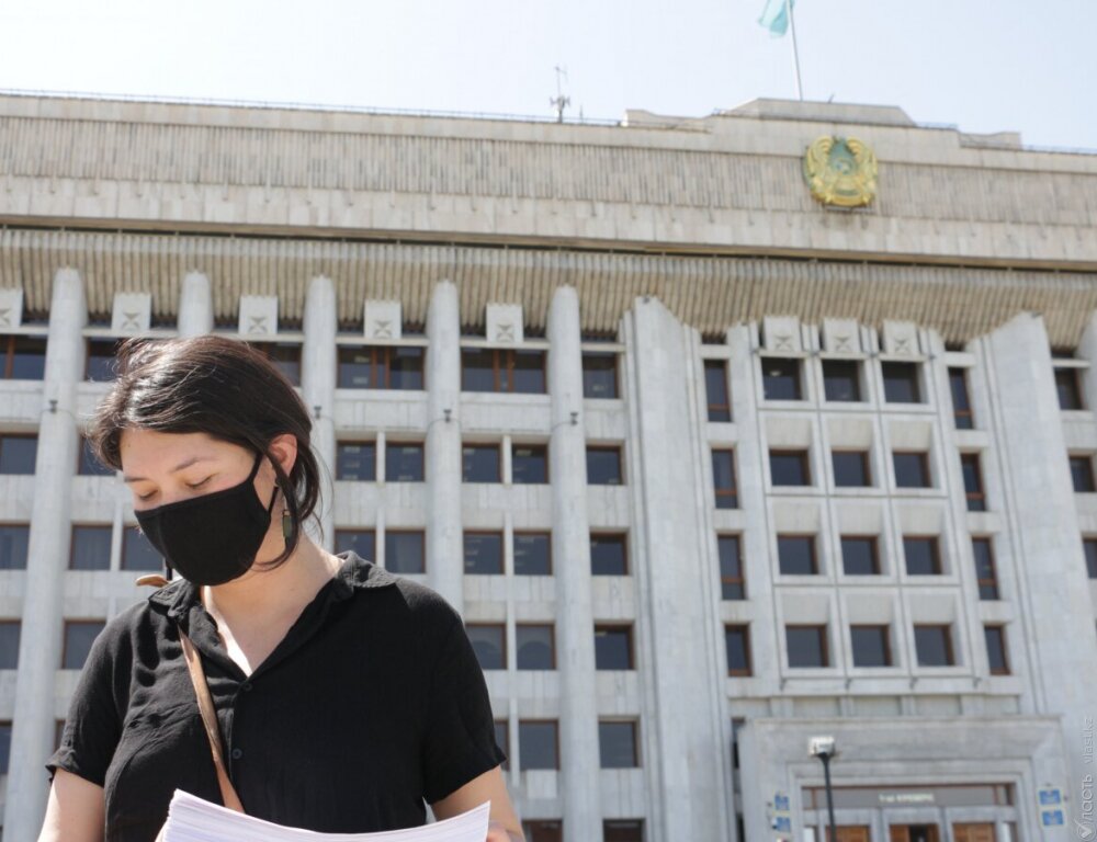 Асия Тулесова задержана и помещена в ИВС, сообщает мать активистки 