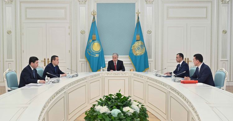 Токаев провел консультации со спикерами палат и премьер-министром по роспуску мажилиса