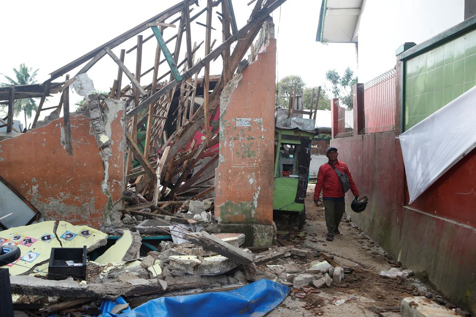 Более 160 человек погибли в результате землетрясения на острове Ява