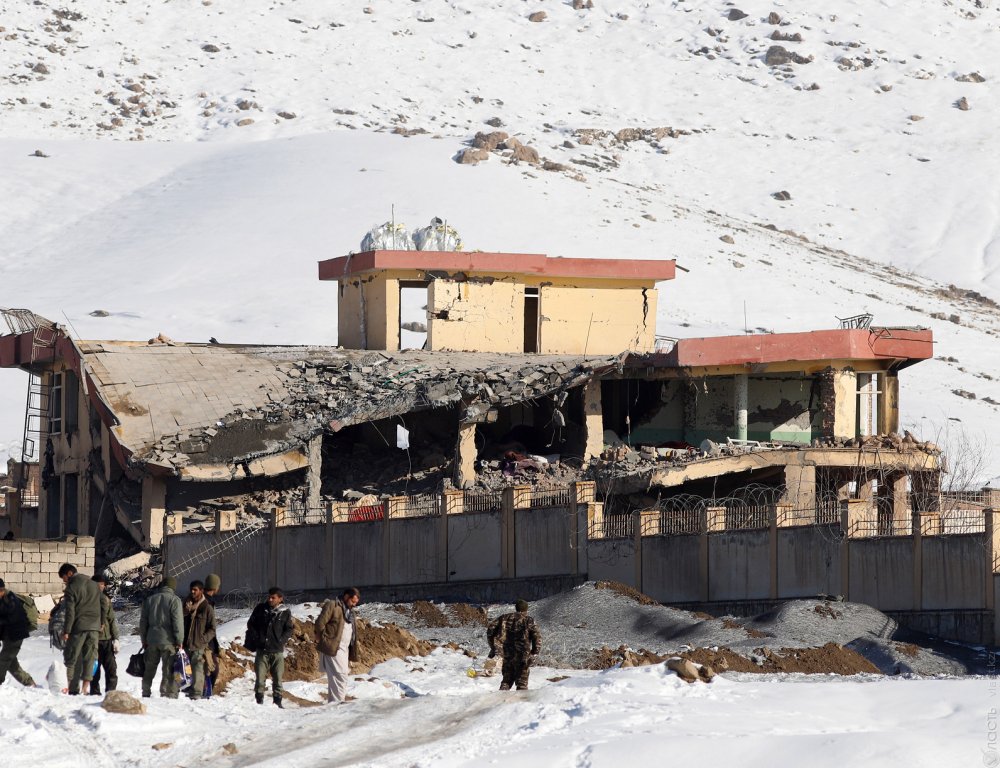 Более 120 человек погибли при атаке талибов на военную базу в Афганистане