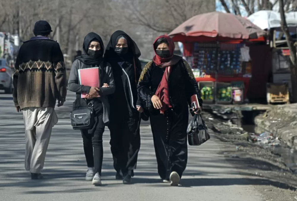 Афганистан 1995 паранджа. Афганистан Кабул женщины. Мусульманские женщины. Иранские женщины. Запрет образования женщинам