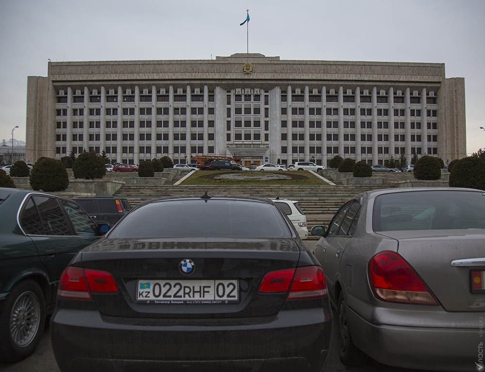 В Алматы расширяют пилотный проект платных парковок