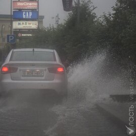 Сильный дождь с грозой снова прогнозируют в Алматы