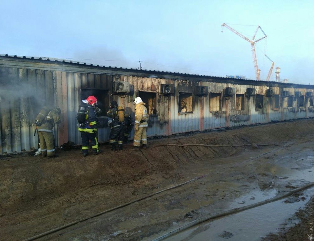 Шесть человек погибли в результате пожара в общежитии в Атырауской области