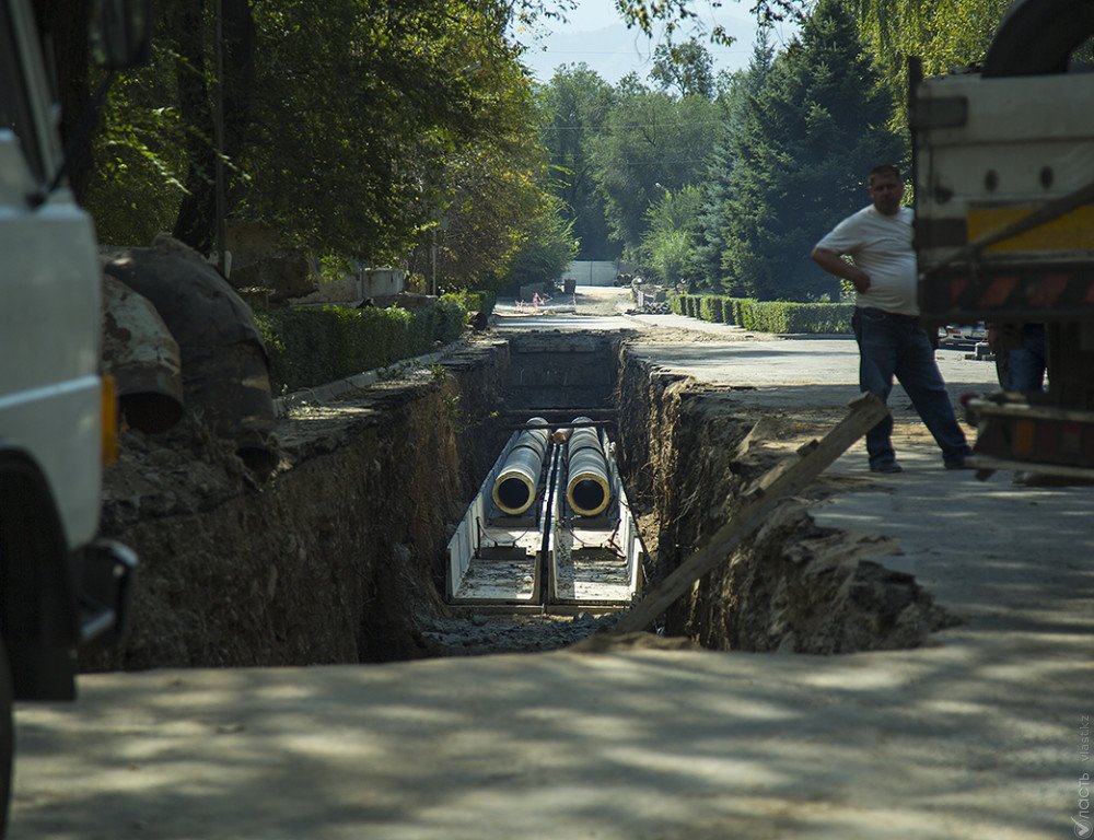Байбек проинспектировал ход реконструкции улиц исторического центра Алматы 