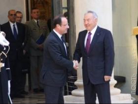 Назарбаев обсудил с Олландом реализацию Минских соглашений по Украине