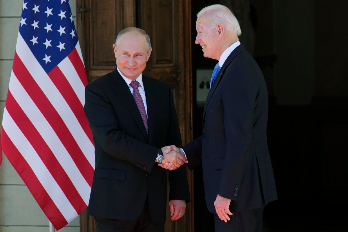От кибербезопасности до Беларуси. О чем говорили президенты США и России?