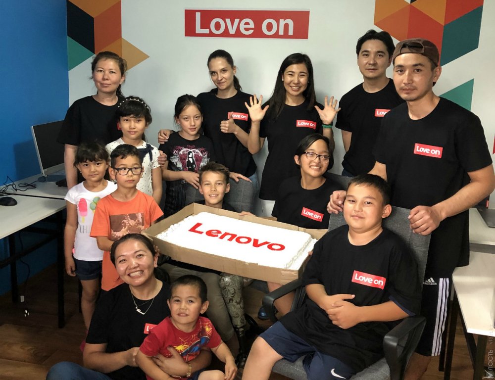 Lenovo оборудовала компьютерный класс благотворительному фонду из Тараза 