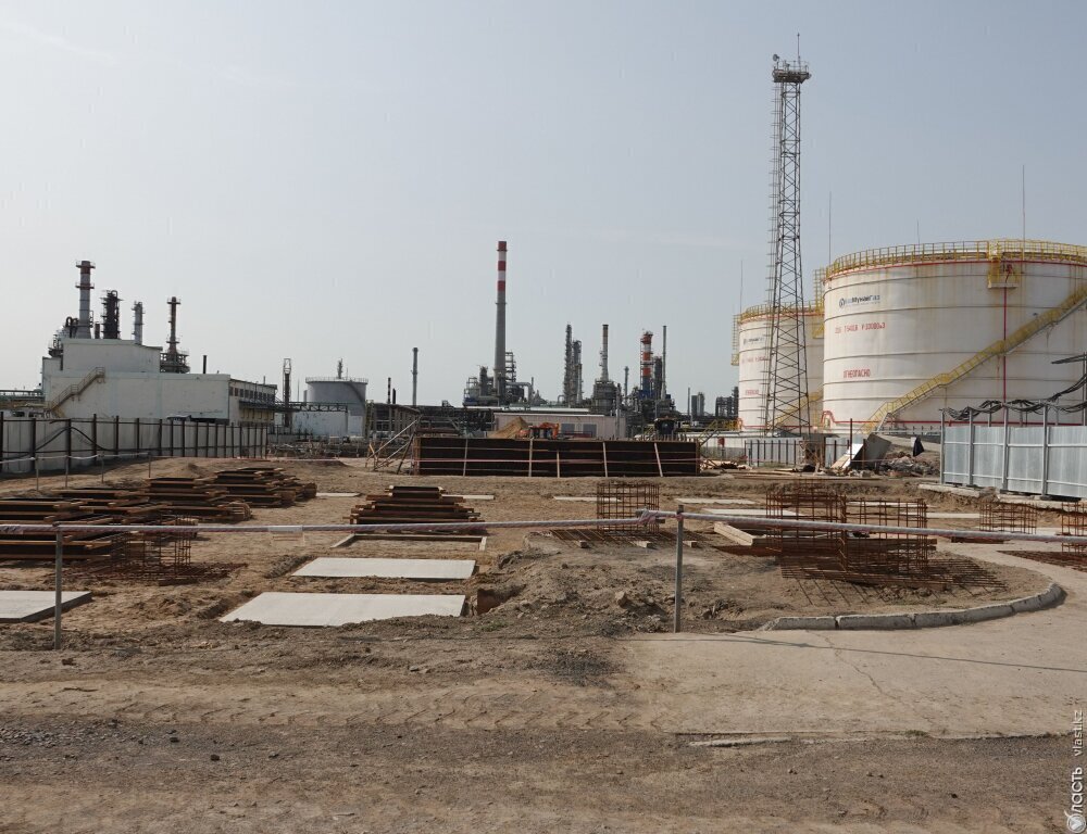 Токаев поручил рассмотреть вопрос строительства крупного нефтехранилища в Атырауской области