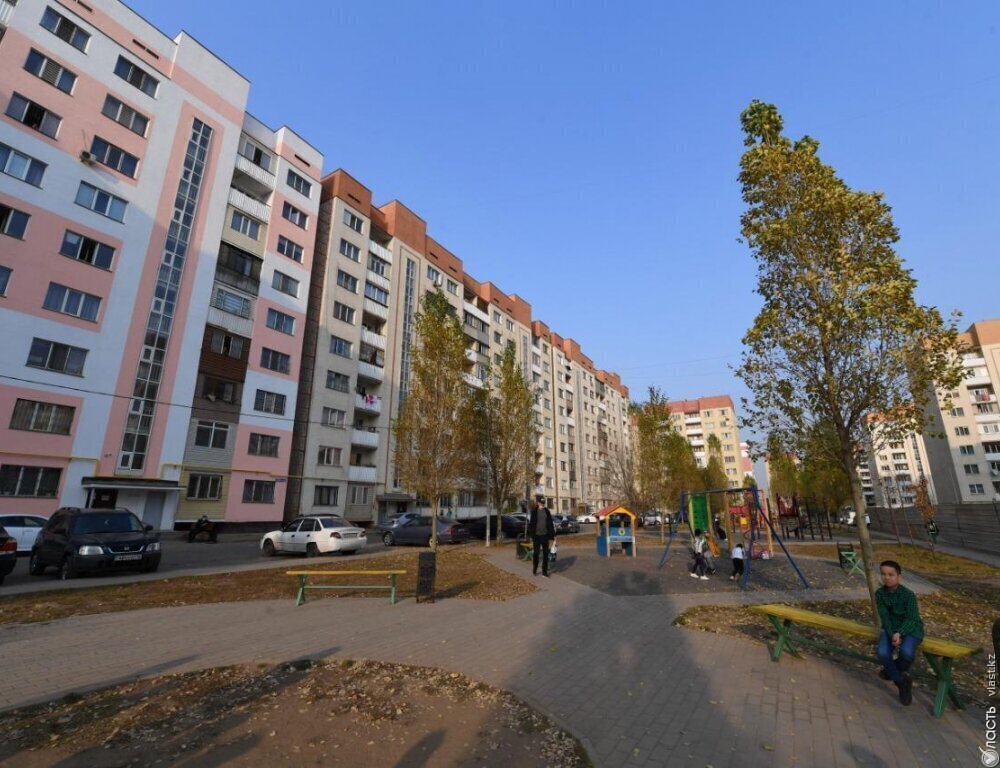 В микрорайоне Зердели в Алматы завершили работы по выравниваю и укреплению домов