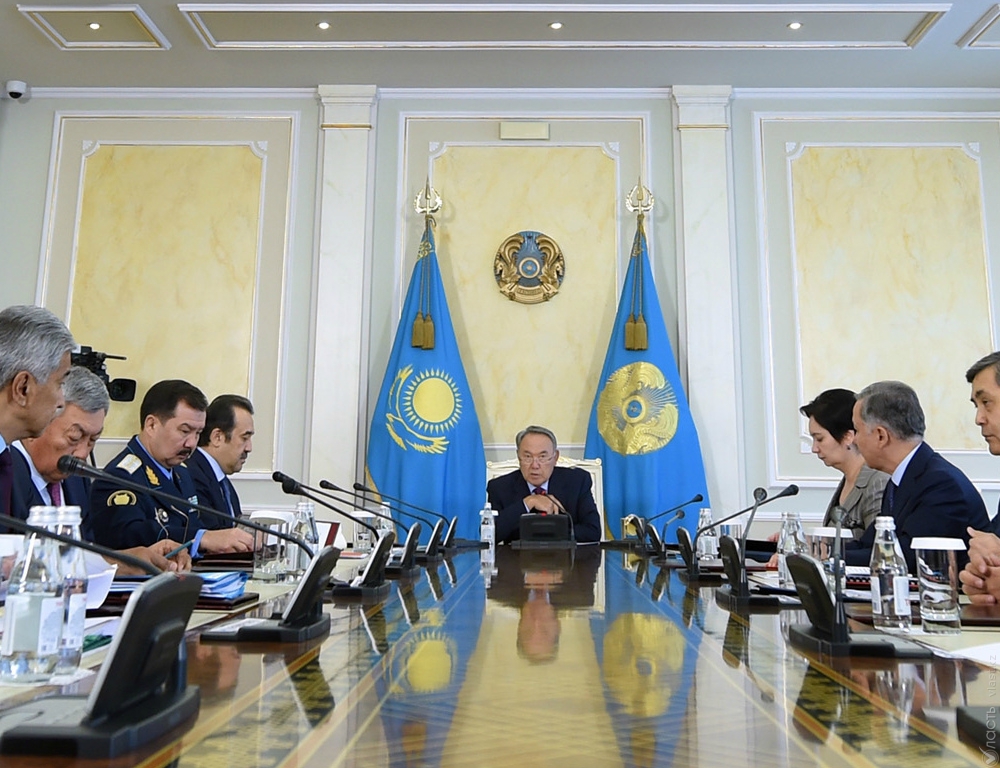 Нурсултан Назарбаев провел совещание с членами Cовбеза