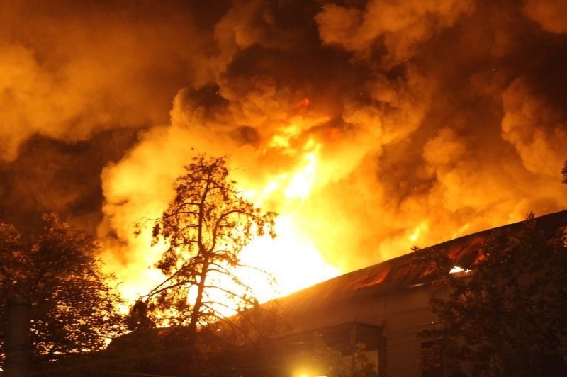 В Алматы горит гостиница «Жетысу»
