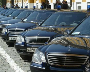 Казахстанцы смогут сообщать о фактах использования чиновниками служебного автотранспорта в личных целях