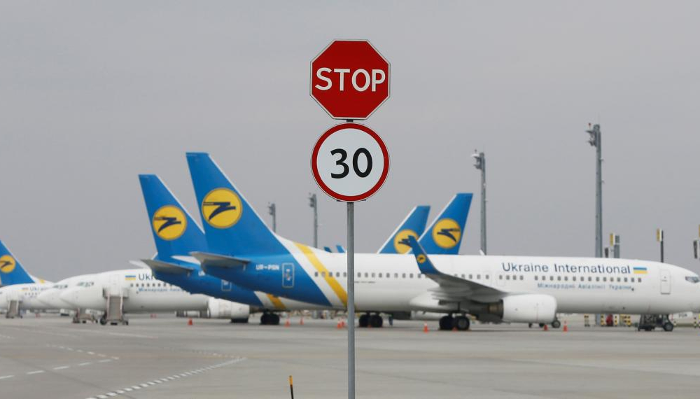 Украина прекращает авиасообщение с Беларусью 
