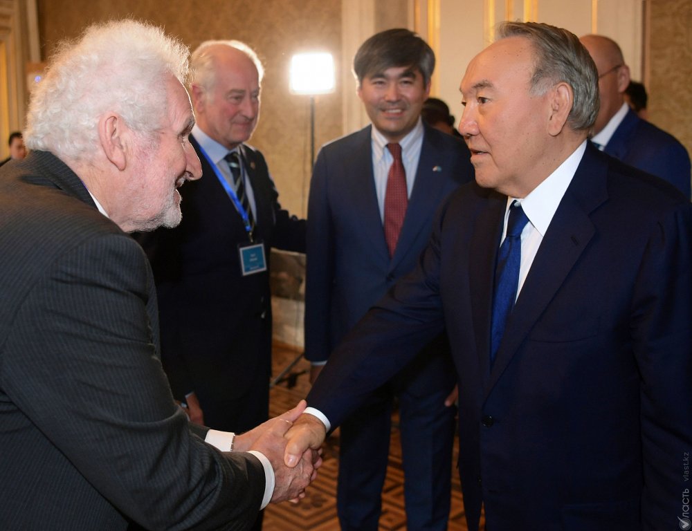 Назарбаев обсудил с замглавы WTCA привлечение в Казахстан крупных мировых корпораций