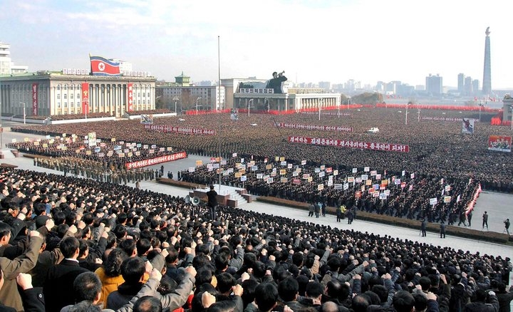 ​Жители Пхеньяна собрались на митинг в поддержку ядерных испытаний