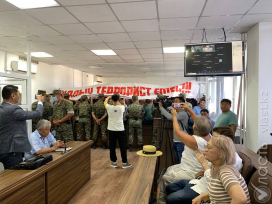 Обвиняемые по делу о захвате аэропорта Алматы во время январских событий получили реальные сроки от 4 до 8 лет