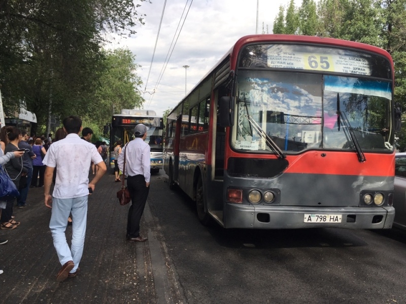 Пассажирские автобусы столкнулись в Алматы
