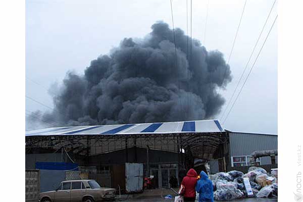 В результате пожара на рынке в Алматинской области погибли два человека